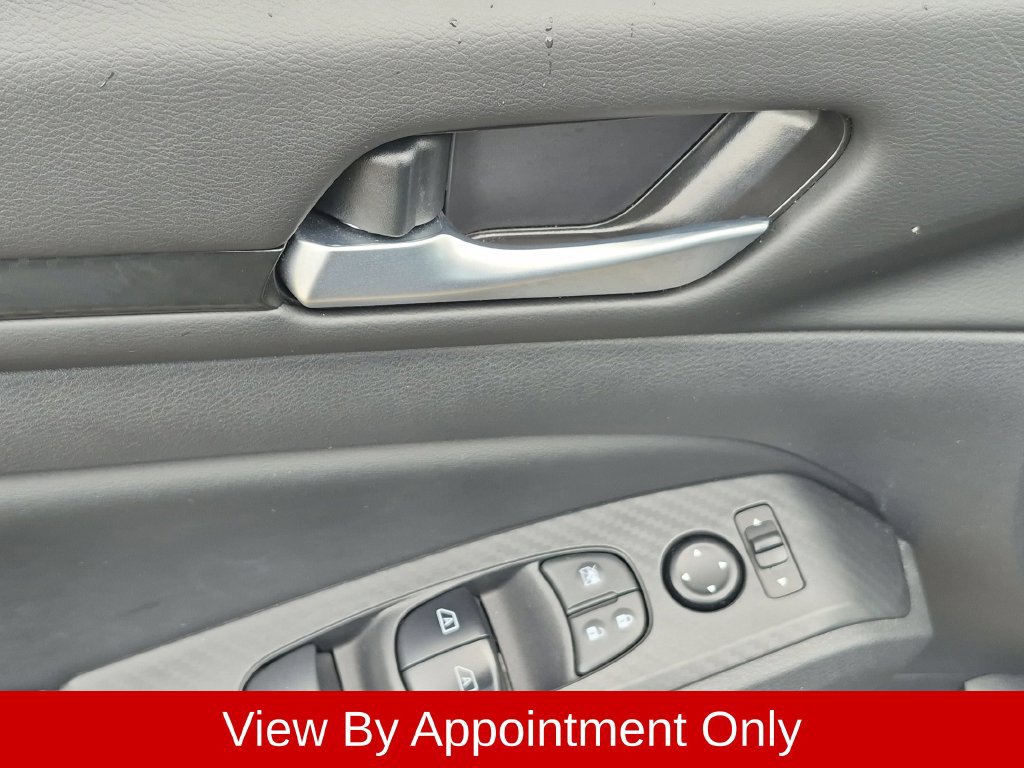 Used 2025 Nissan Altima 2.5 SV FWD image 13