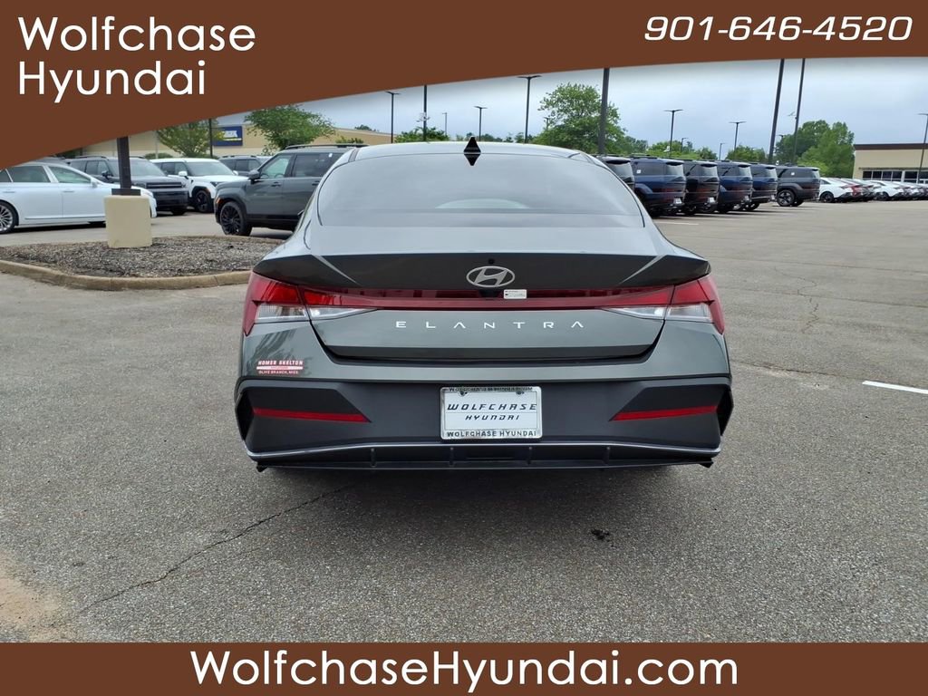 Used 2024 Hyundai Elantra SEL FWD image 4