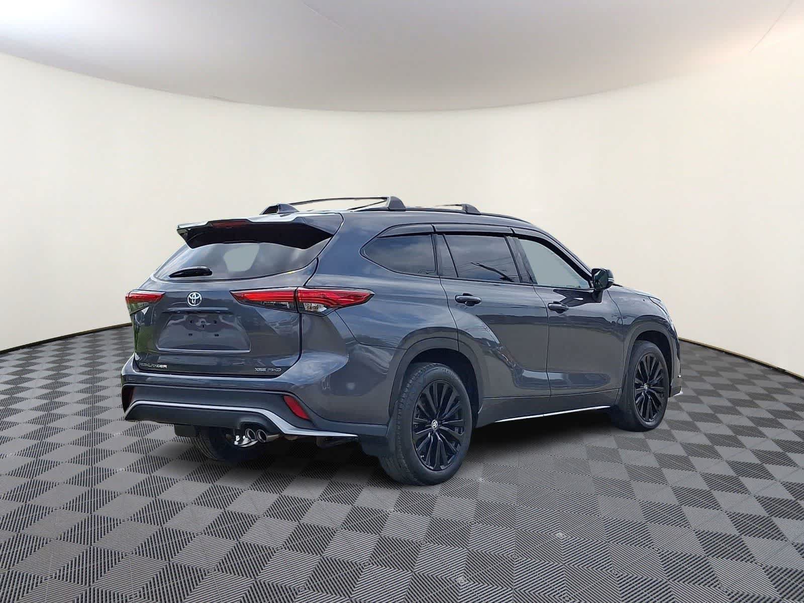 Used 2023 Toyota Highlander XSE AWD/4WD image 5