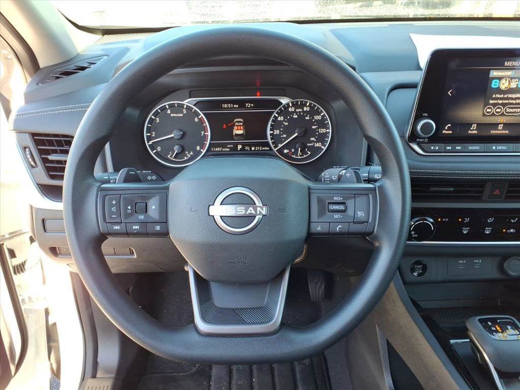 Used 2025 Nissan Rogue S AWD/4WD image 19