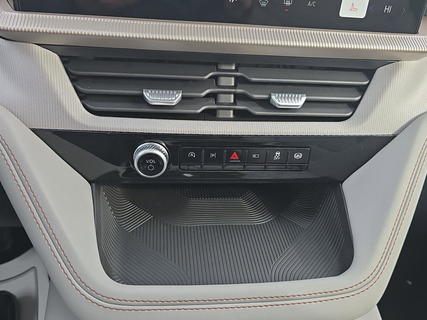 New 2026 Ford Explorer Active w/ Active Comfort Package image 24