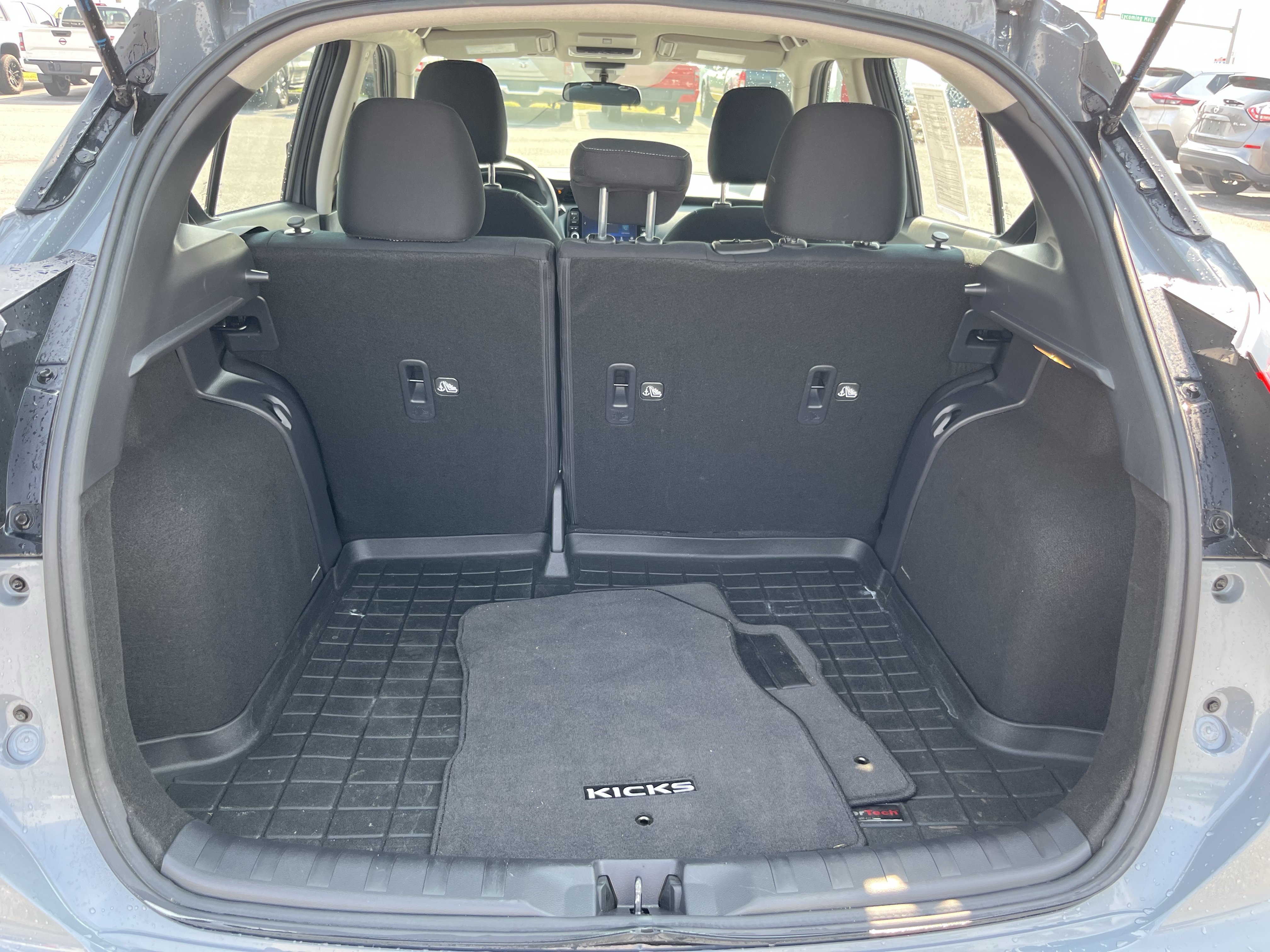 Used 2024 Nissan Kicks SV FWD image 8