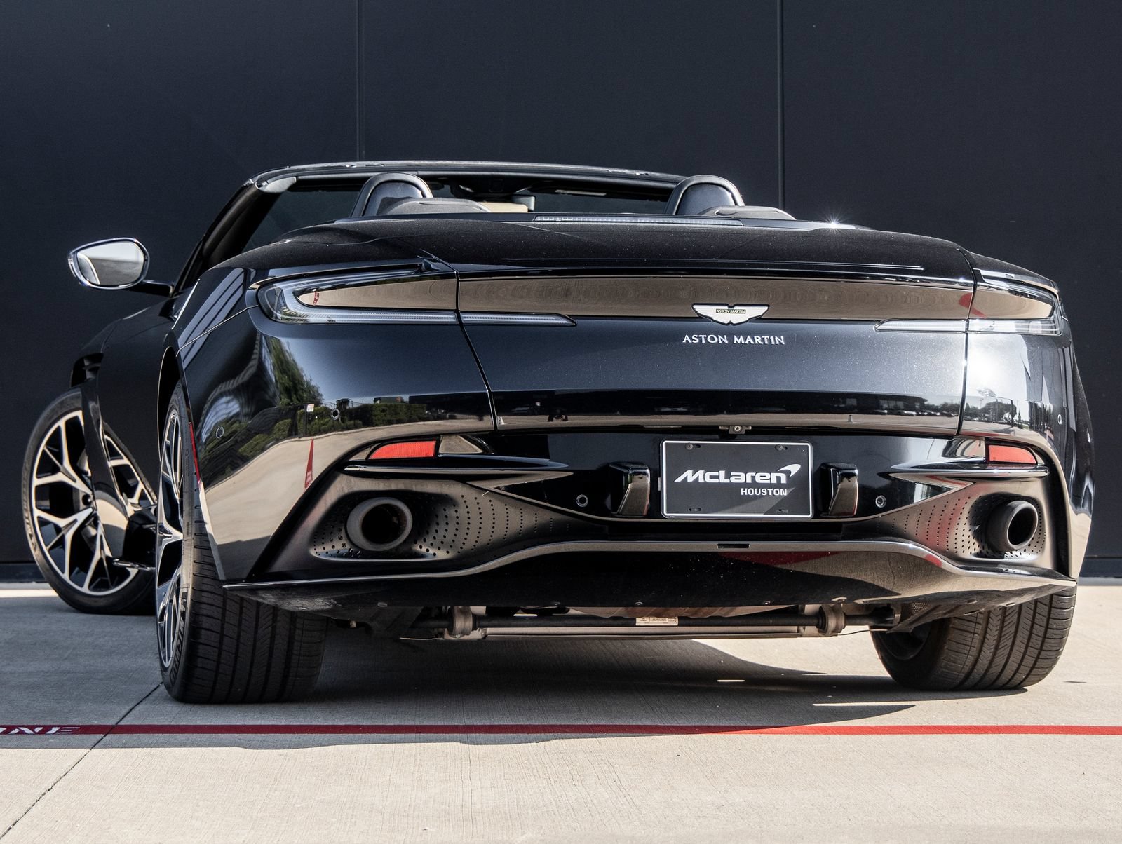 Used 2019 Aston Martin DB11 Volante RWD image 7