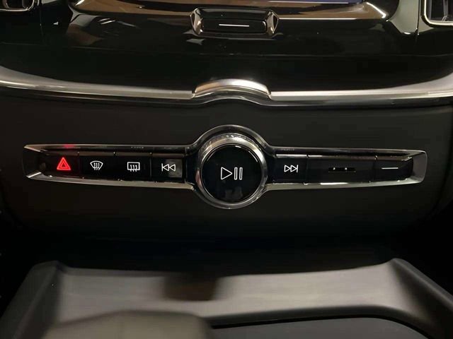 Used 2025 Volvo XC60 B5 Core AWD/4WD image 35