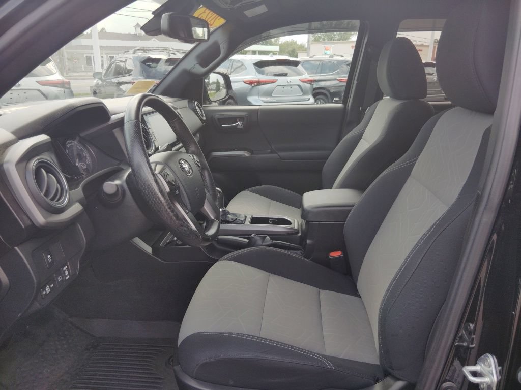 Certified 2023 Toyota Tacoma TRD Off-Road AWD/4WD image 14