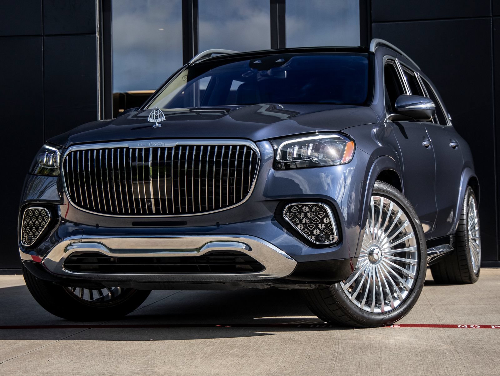 Used 2024 Mercedes-Benz Maybach GLS 600 4MATIC image 1
