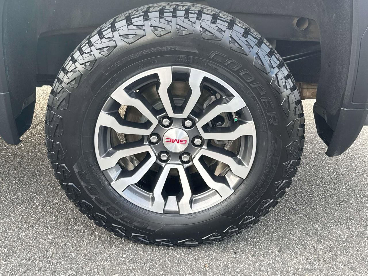 Used 2023 GMC Sierra 1500 AT4 w/ AT4 Premium Package AWD/4WD image 10