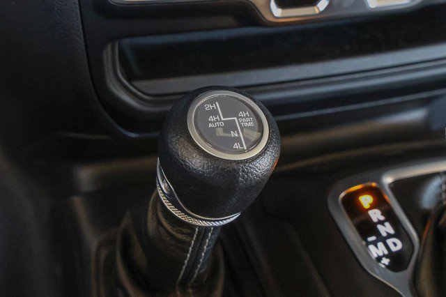 Used 2024 Jeep Wrangler Sahara w/ Technology Group AWD/4WD image 23