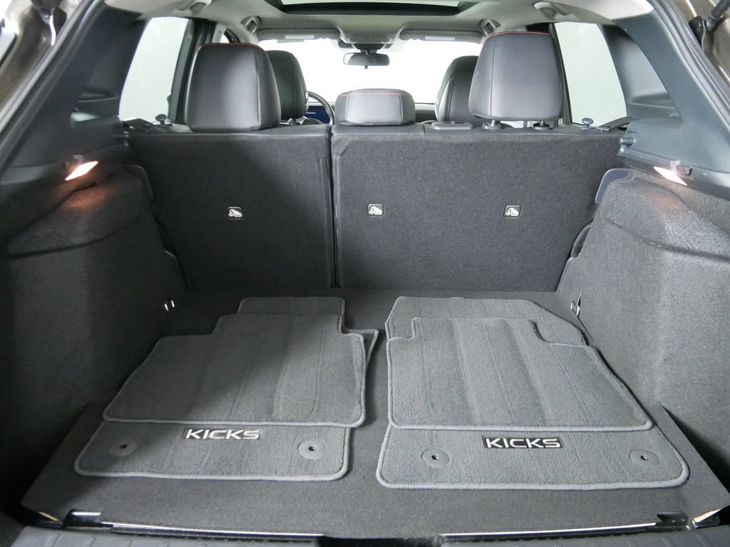 Used 2025 Nissan Kicks SR w/ SR Premium Package AWD/4WD image 17