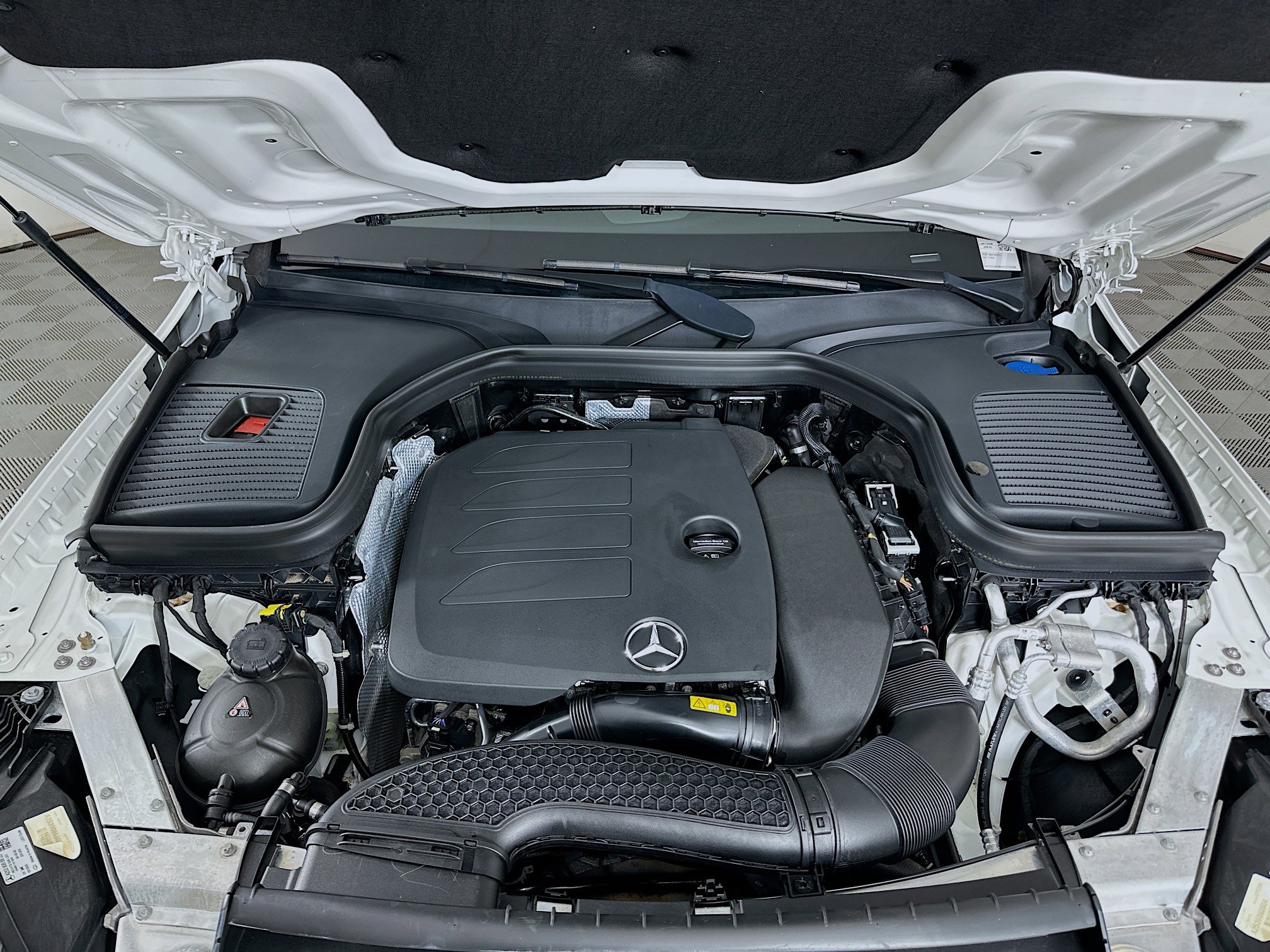 Used 2022 Mercedes-Benz GLC 300 4MATIC w/ Driver Assistance Package image 35