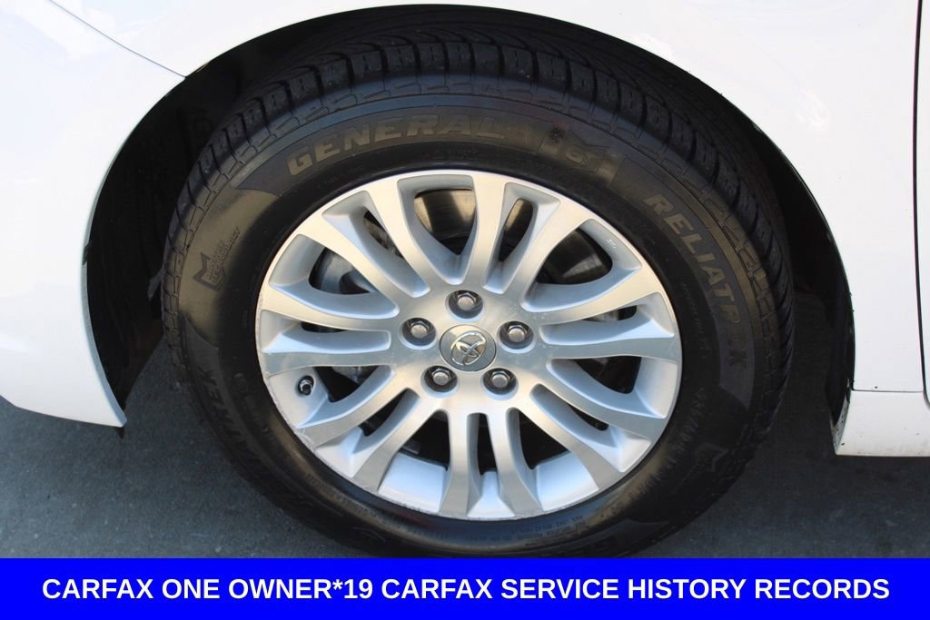 Used 2014 Toyota Sienna XLE w/ XLE Premium Package FWD image 12