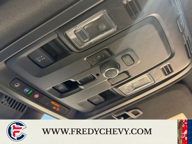 Used 2025 Chevrolet Suburban Premier AWD/4WD image 24