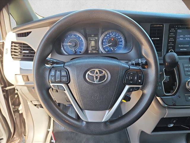 Used 2019 Toyota Sienna LE w/ Carpet Mat Package FWD image 13