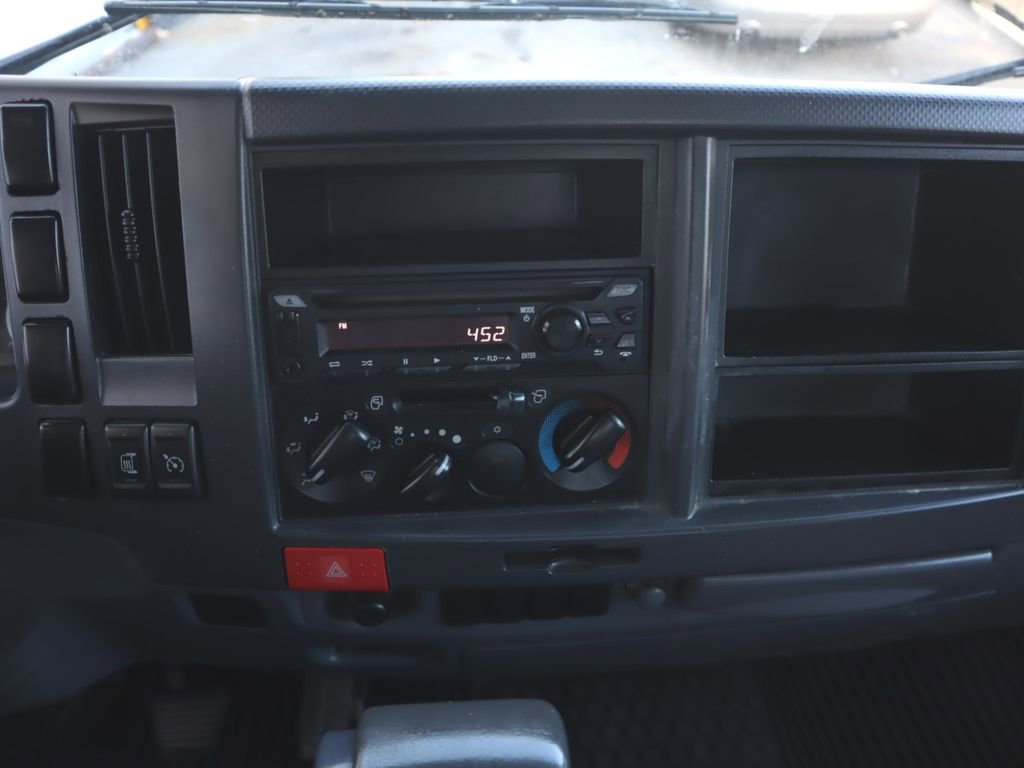 Used 2019 Isuzu NPR image 12