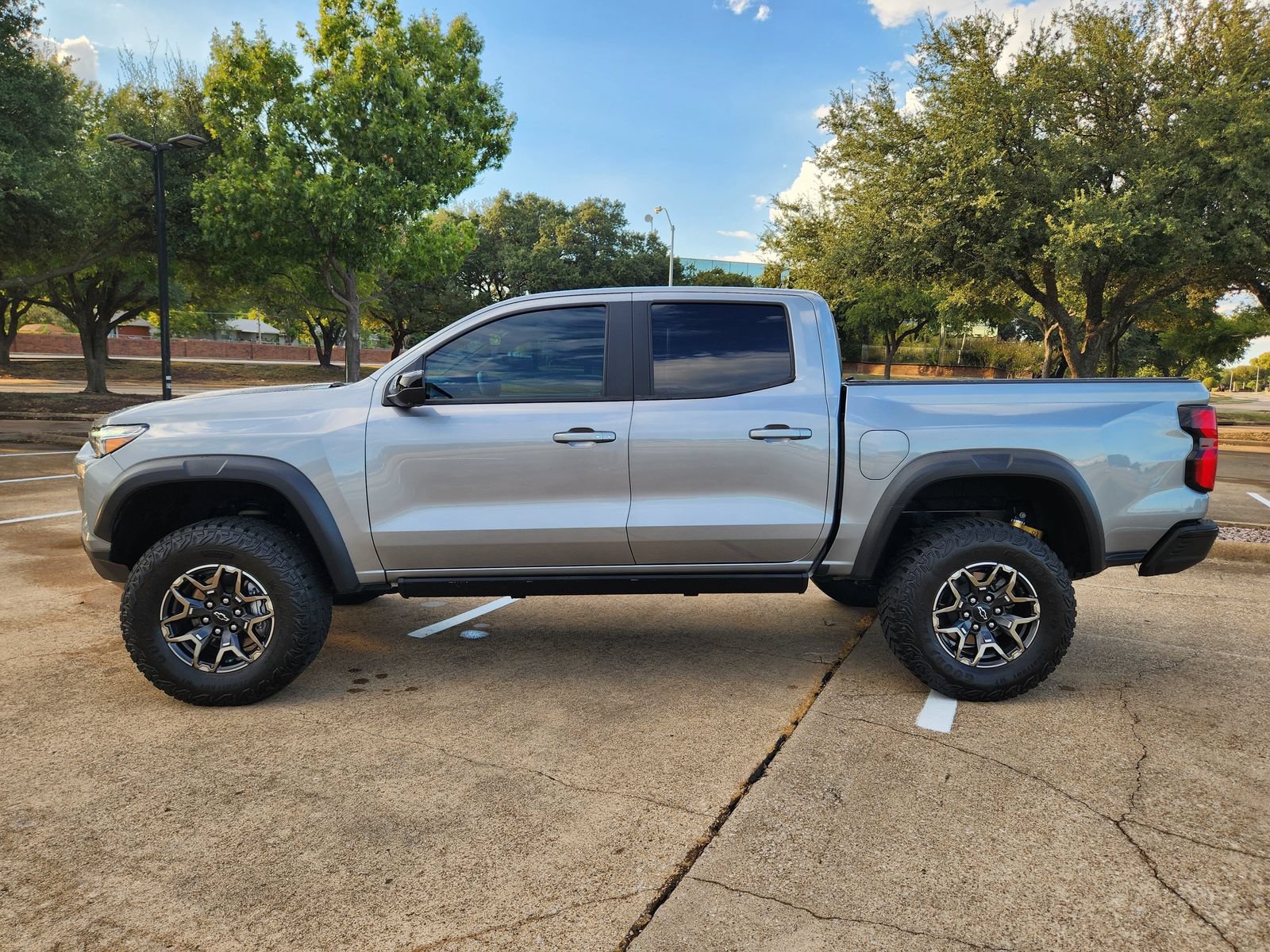 Used 2023 Chevrolet Colorado ZR2 w/ ZR2 Convenience Package III AWD/4WD image 3