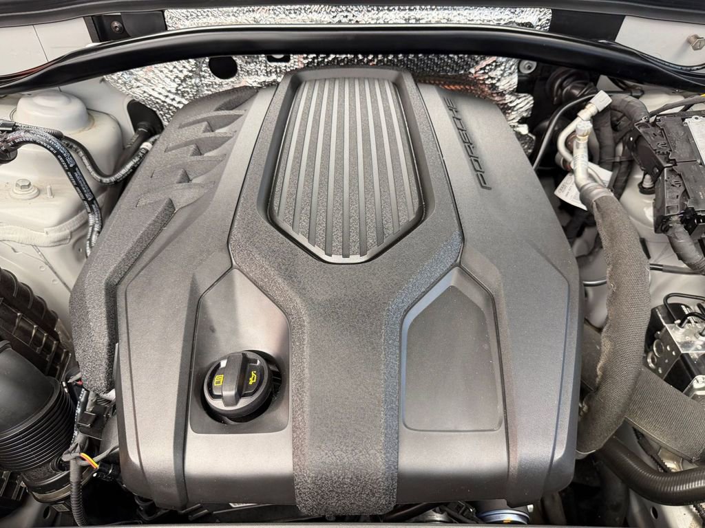 Used 2026 Porsche Macan AWD/4WD image 16