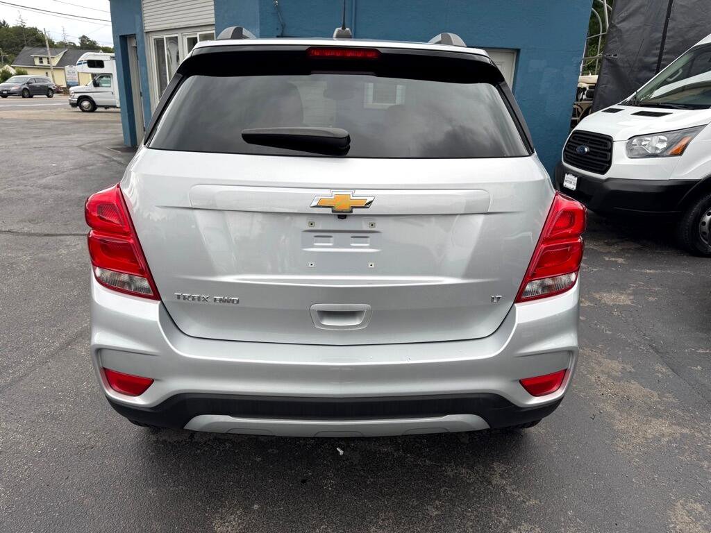 Used 2020 Chevrolet Trax LT w/ LT Convenience Package image 5