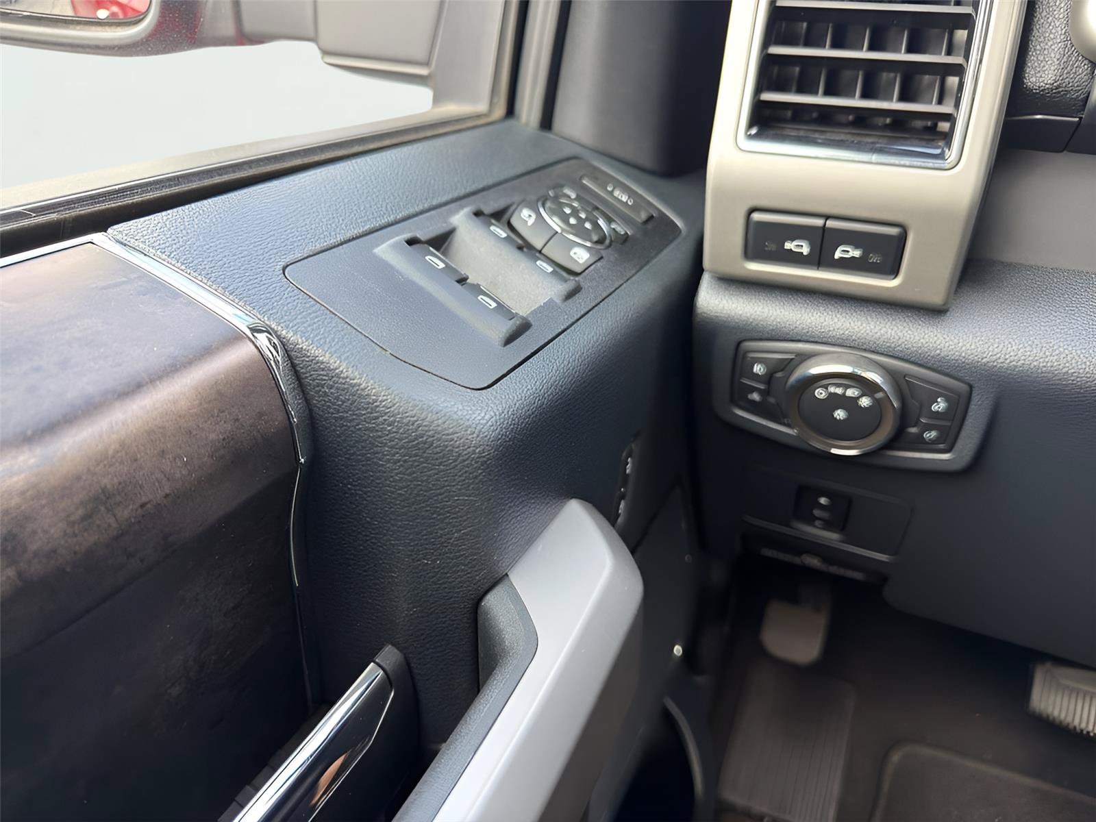 Used 2022 Ford F250 Lariat w/ Chrome Package AWD/4WD image 22