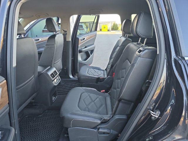 Used 2024 Volkswagen Atlas SE FWD image 11