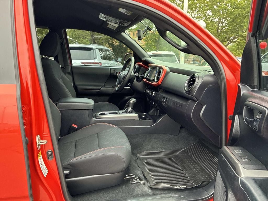 Used 2017 Toyota Tacoma TRD Off-Road w/ Tow Package (A/T) AWD/4WD image 10
