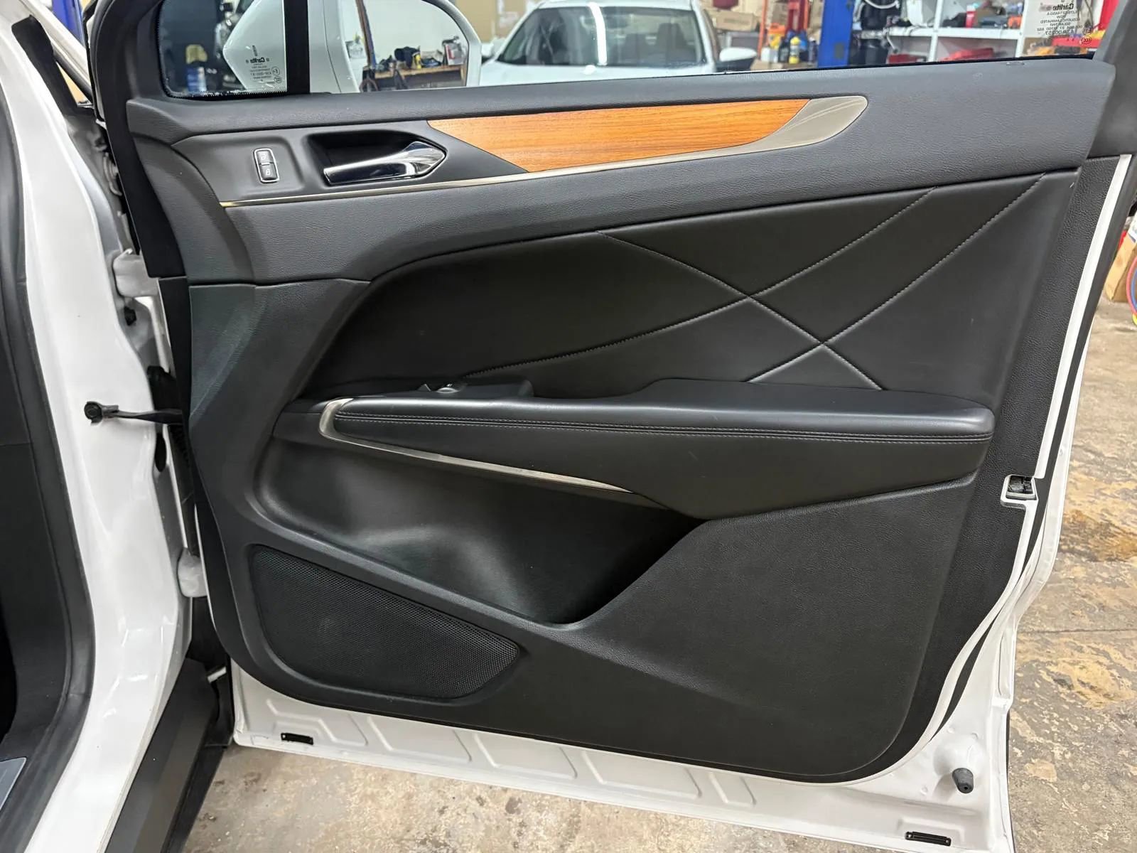 Used 2017 Lincoln MKC Reserve AWD/4WD image 26