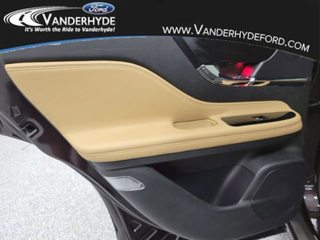 Used 2023 Lincoln Corsair Reserve w/ Equipment Group 201A image 9