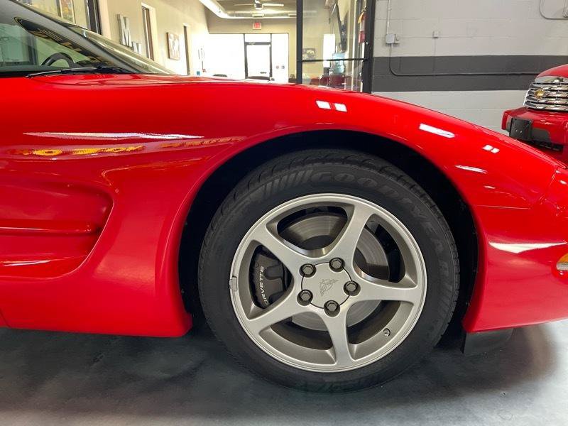 Used 2001 Chevrolet Corvette Convertible RWD image 19