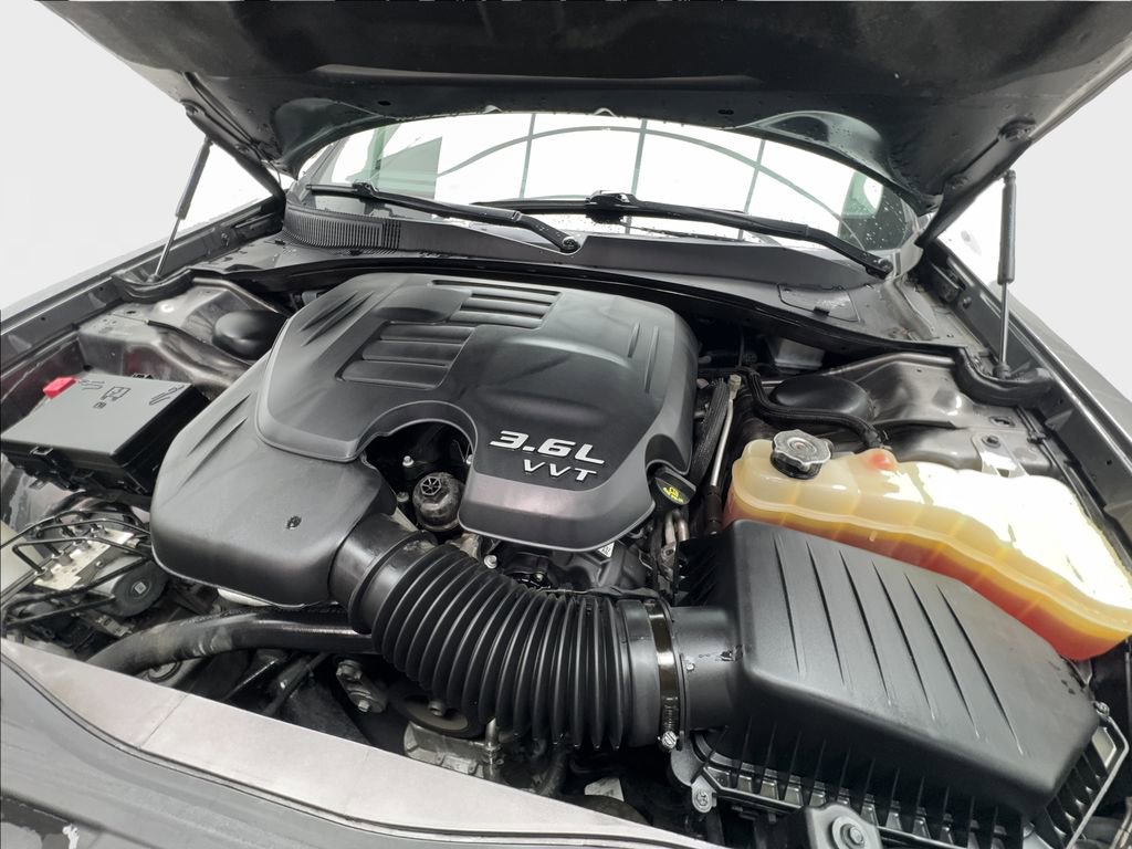 Used 2023 Chrysler 300 Touring w/ Sport Appearance Package RWD image 18