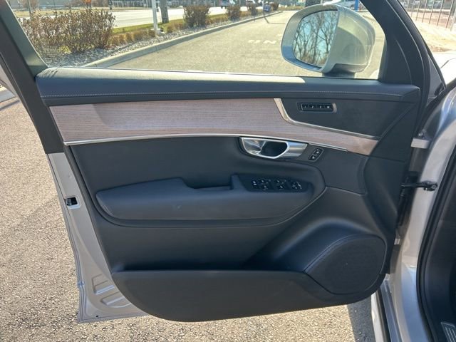 Certified 2025 Volvo XC90 B6 Plus image 16