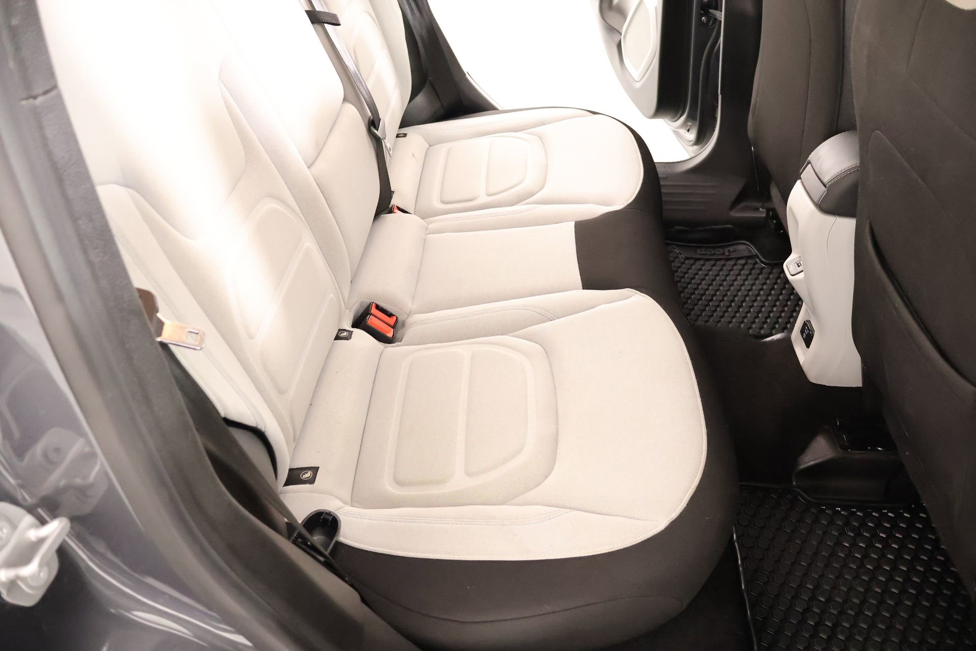 Used 2022 Jeep Renegade Latitude w/ Convenience Group image 16