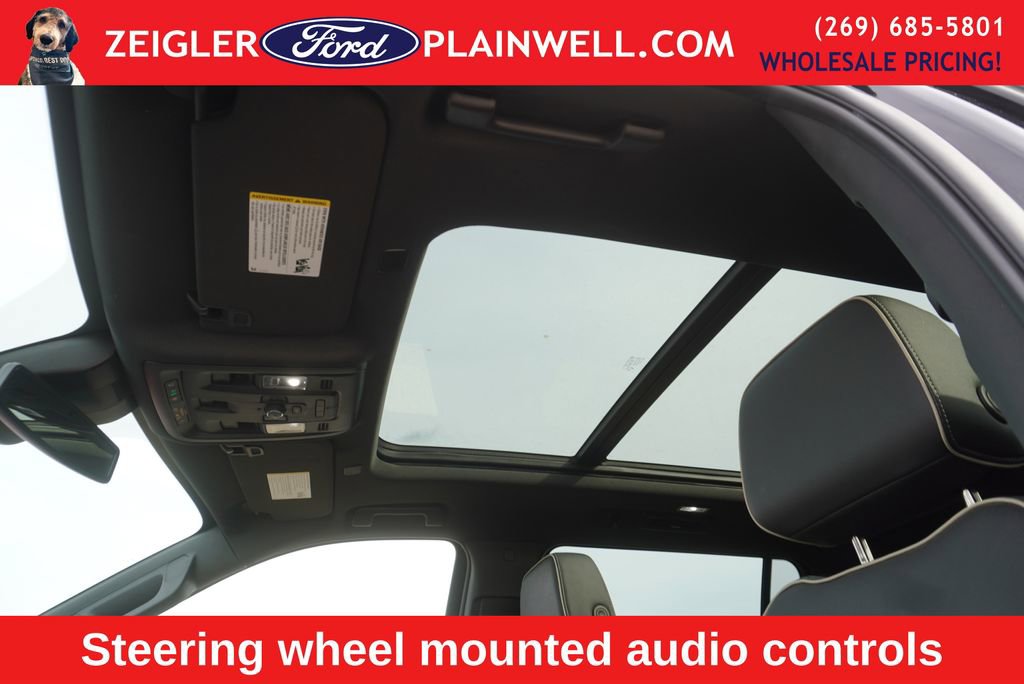 Used 2023 GMC Yukon XL SLT w/ SLT Premium Package image 10