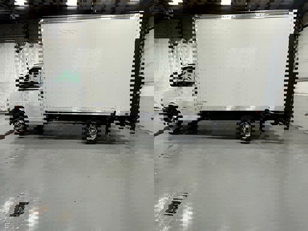 Used 2022 Chevrolet Express 3500 w/ Power Convenience Package image 4