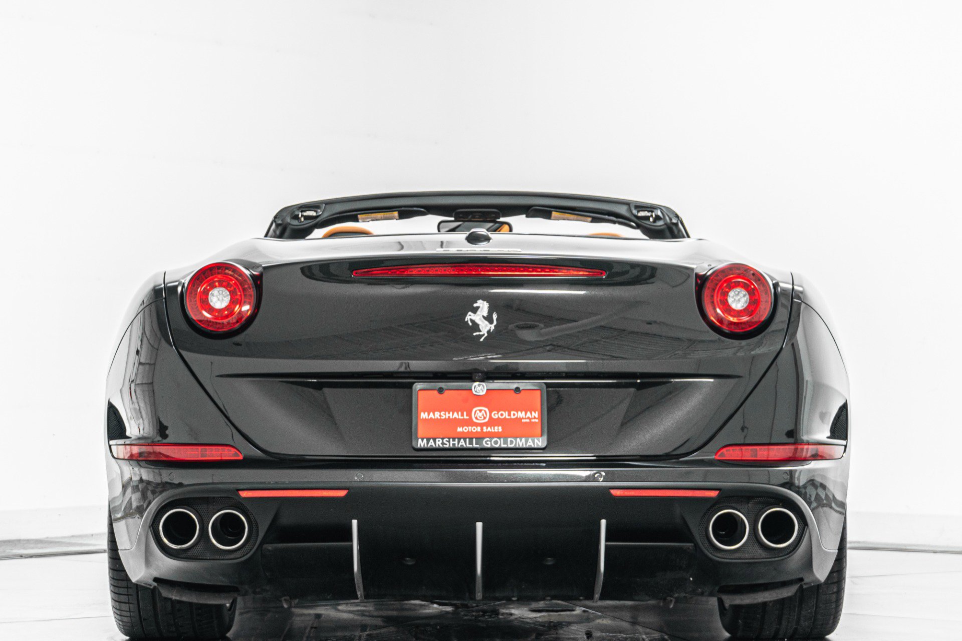 Used 2015 Ferrari California T RWD image 8
