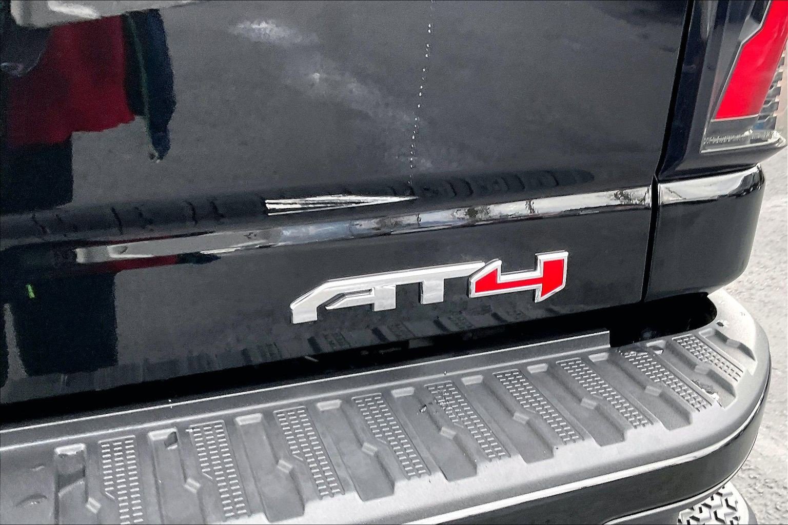 Used 2025 GMC Sierra 3500 AT4 w/ AT4 Premium Plus Package image 14