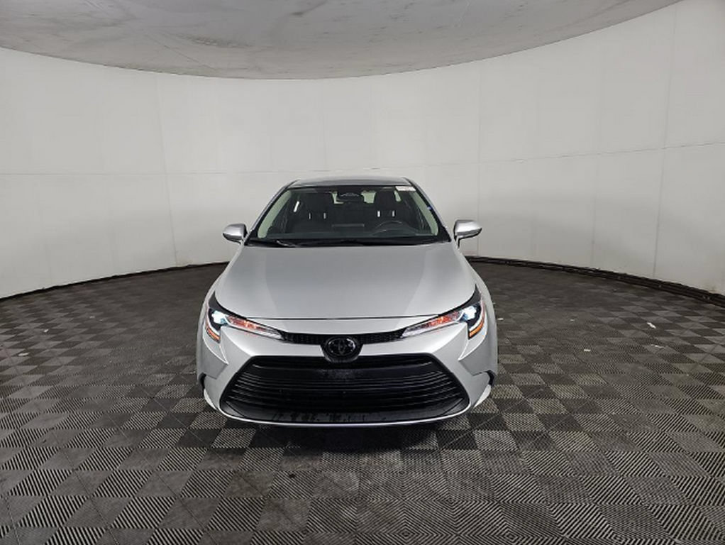 Used 2023 Toyota Corolla LE FWD image 2