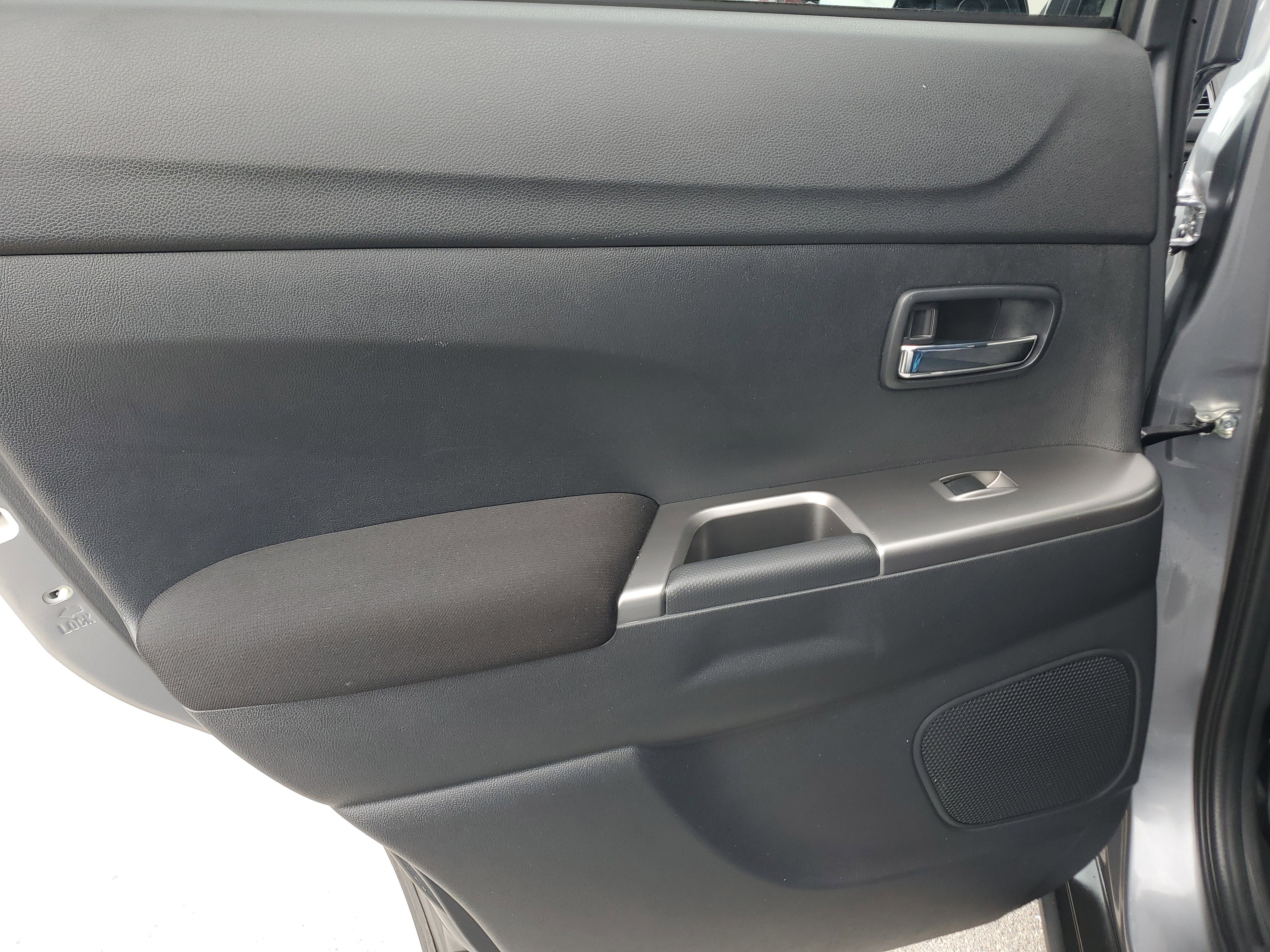 Used 2021 Mitsubishi Outlander Sport SE FWD image 27
