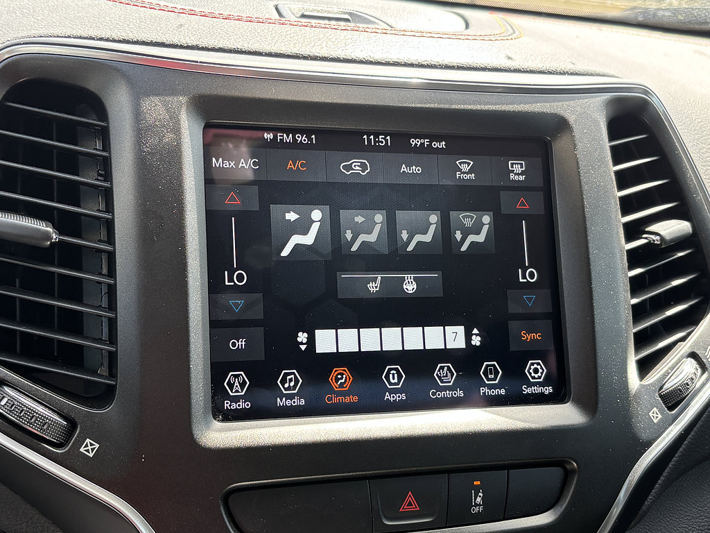 Used 2022 Jeep Cherokee Trailhawk AWD/4WD image 9