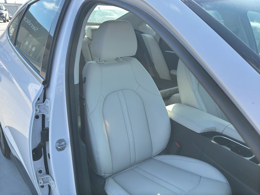 New 2025 Hyundai Sonata Limited FWD image 32