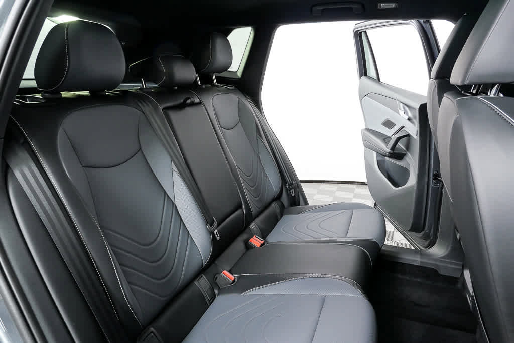 New 2026 Volkswagen Tiguan SE R-Line FWD image 21