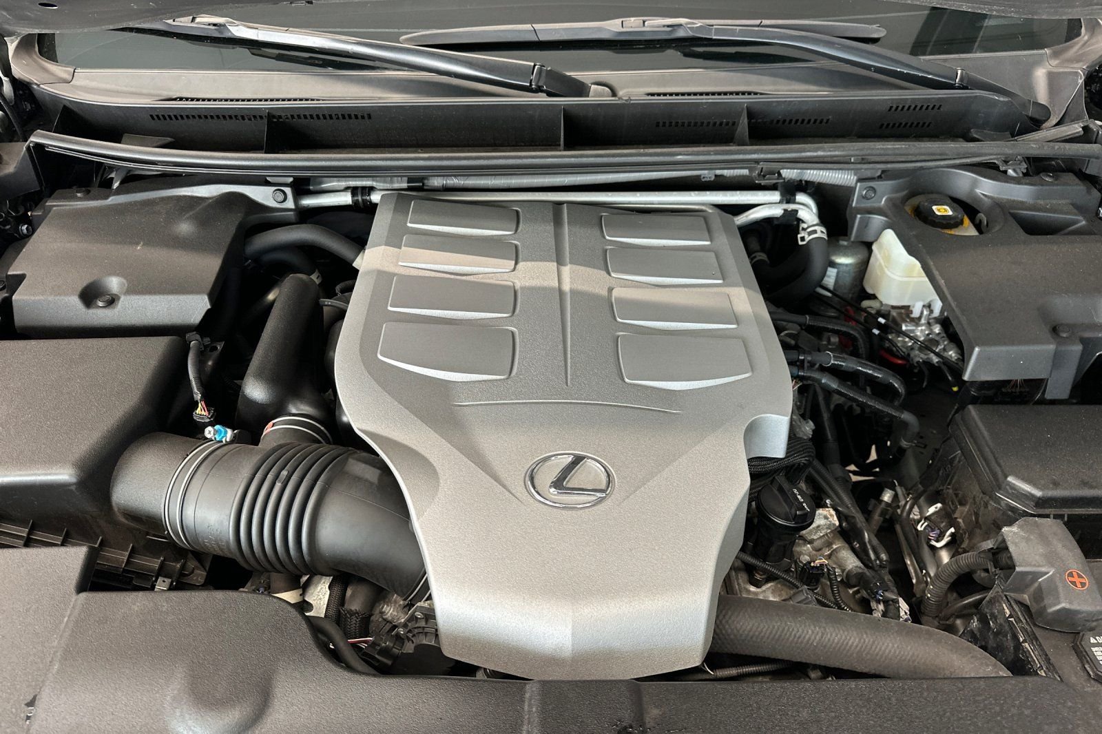 Used 2022 Lexus GX 460 Premium w/ Accessory Package AWD/4WD image 35