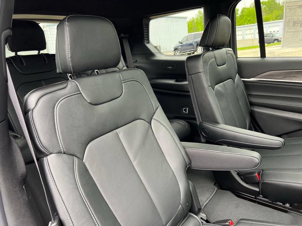 New 2026 Jeep Grand Cherokee L Limited AWD/4WD image 17