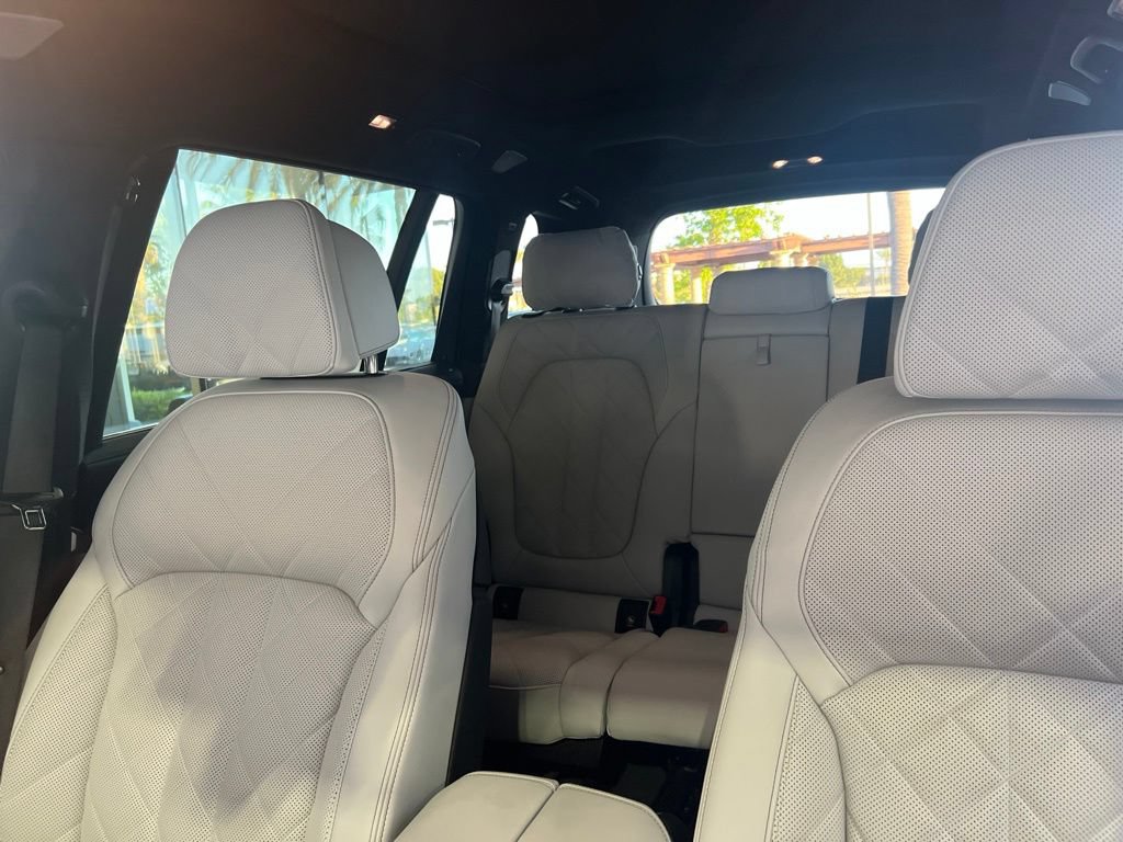 Certified 2025 BMW X7 xDrive40i w/ Executive Package AWD/4WD image 17