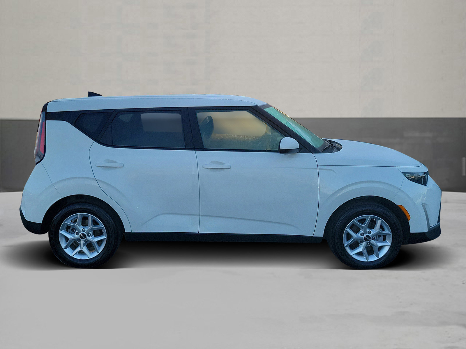Used 2025 Kia Soul LX image 4
