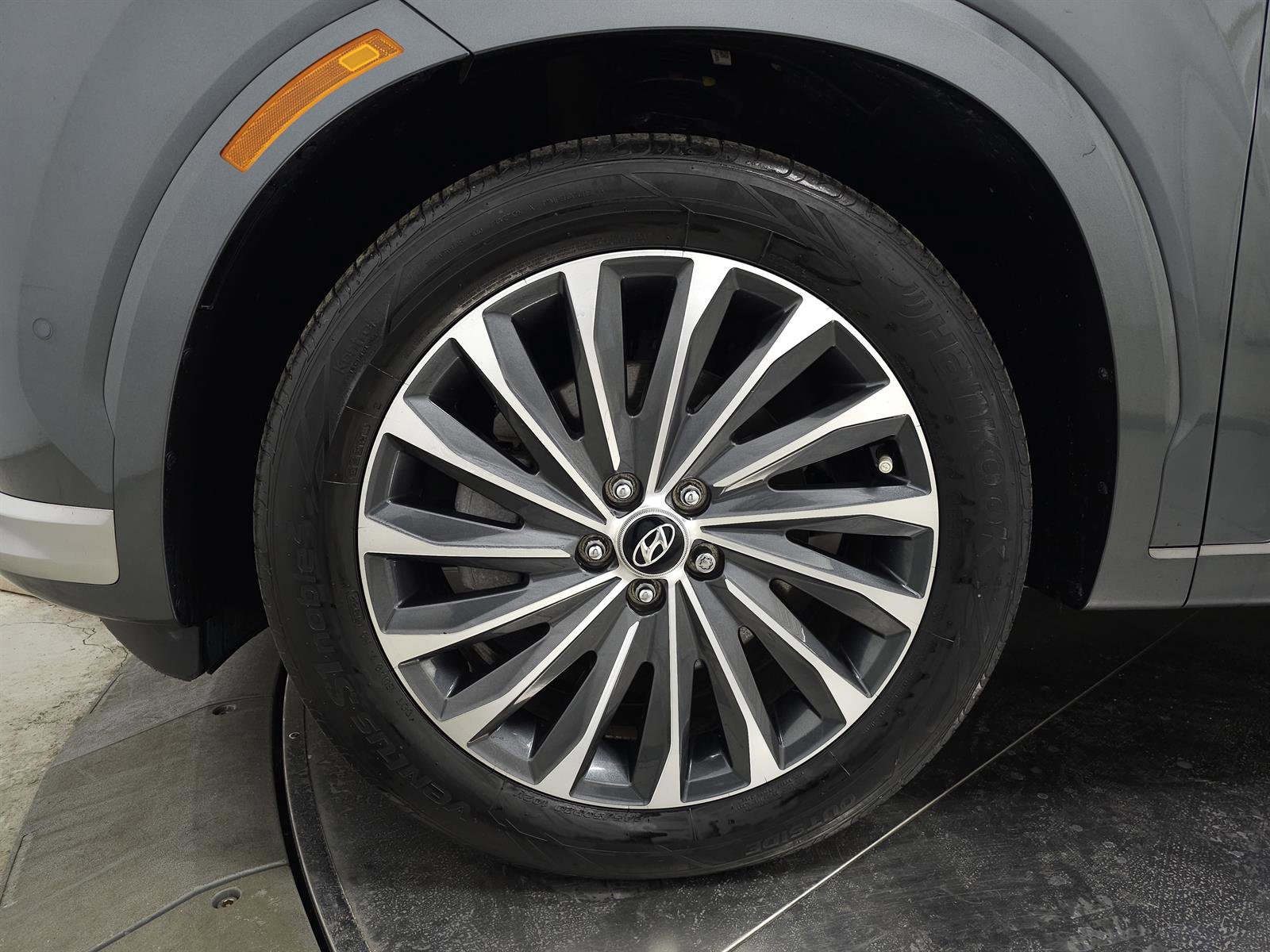 Used 2023 Hyundai Palisade Calligraphy image 14