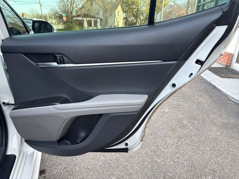 Used 2021 Toyota Camry SE FWD image 19
