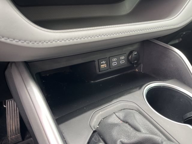 Used 2024 Toyota Highlander LE FWD image 27