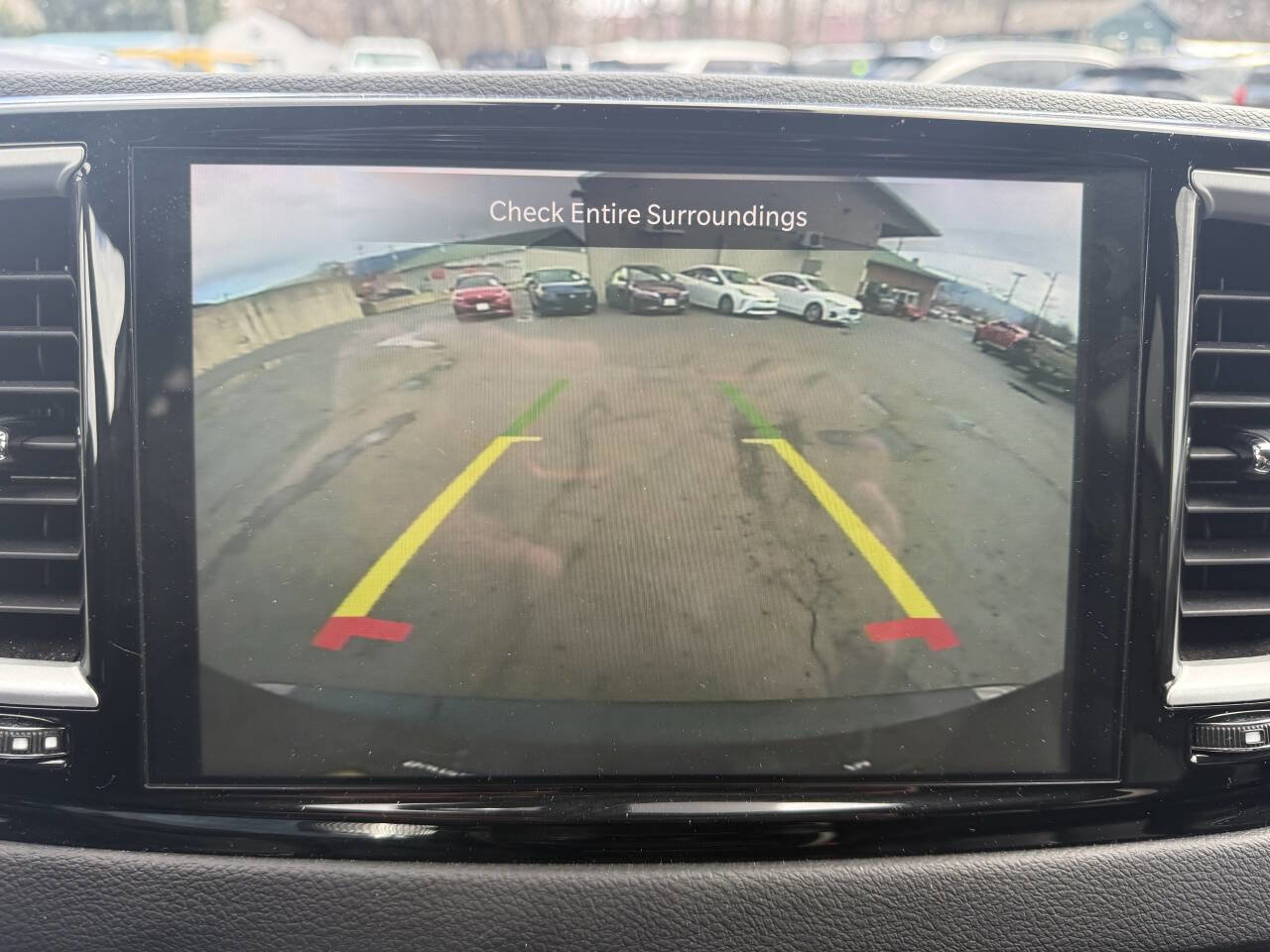 Used 2023 Chrysler Pacifica Touring-L image 19