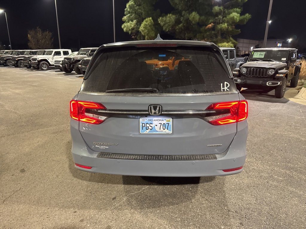 Used 2024 Honda Odyssey Touring image 3
