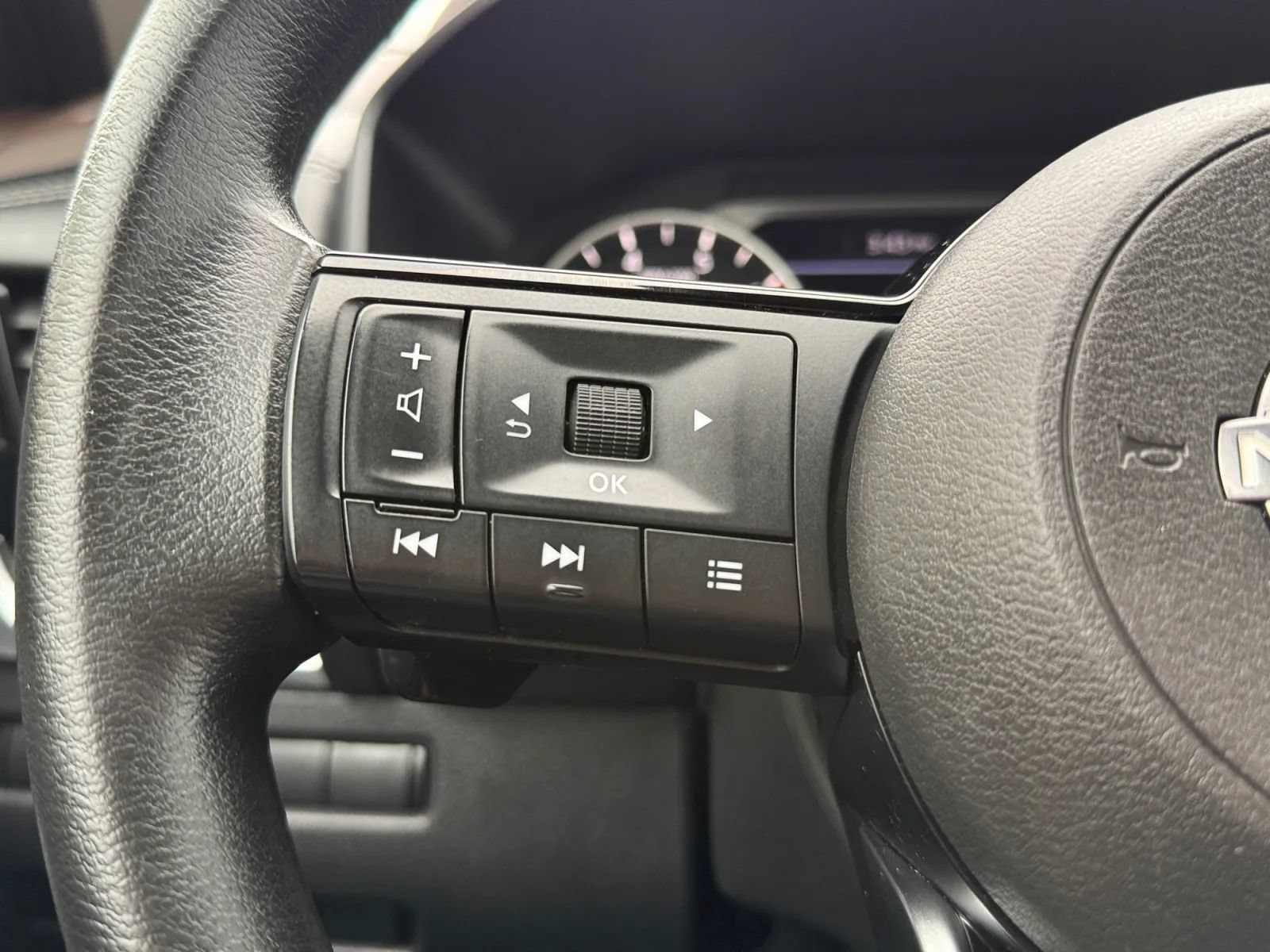 Used 2022 Nissan Rogue SV AWD/4WD image 27