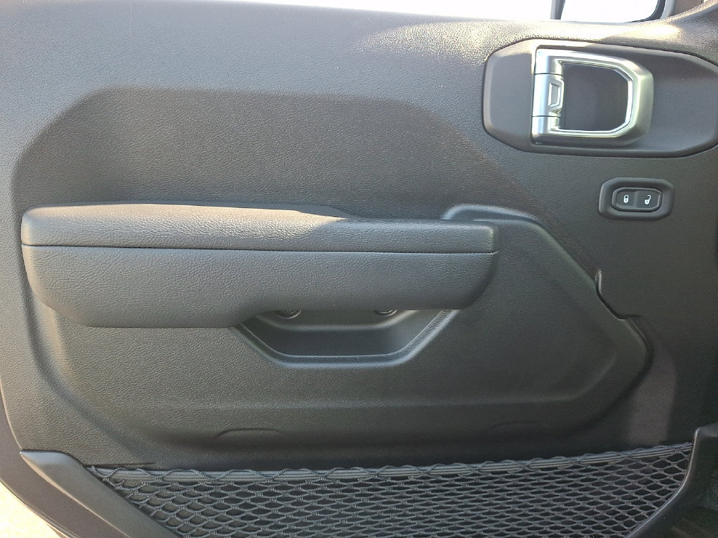 Used 2025 Jeep Wrangler Sport AWD/4WD image 12